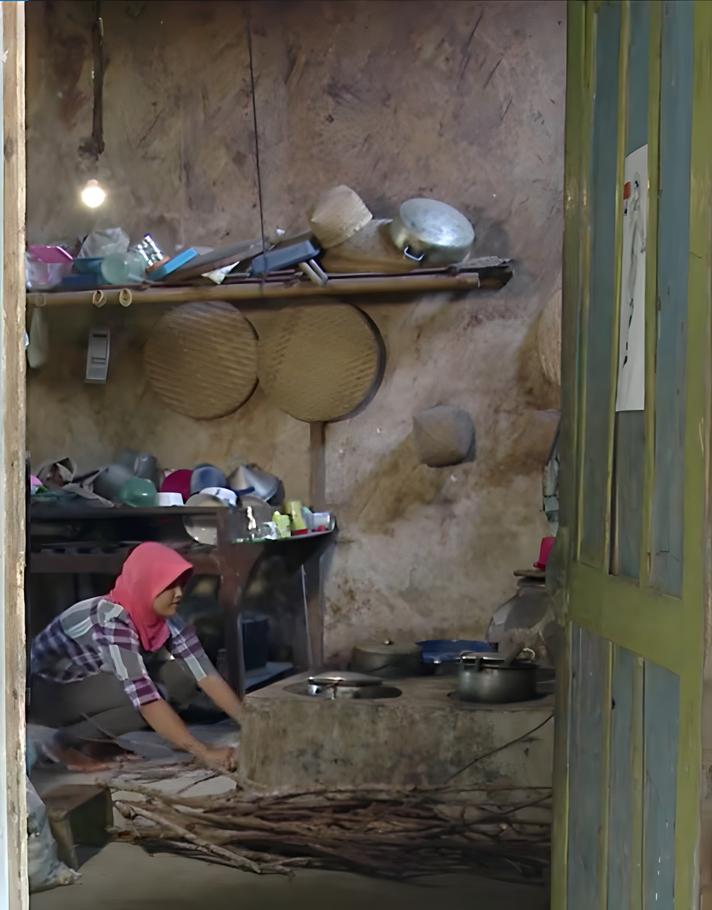 boiling water manually with wood